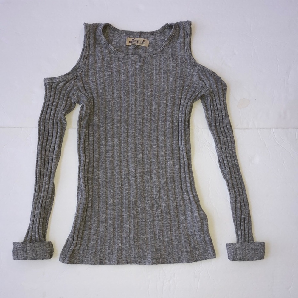HOLLISTER GRAY RIBBED COLD-SHOULDER SWEATER